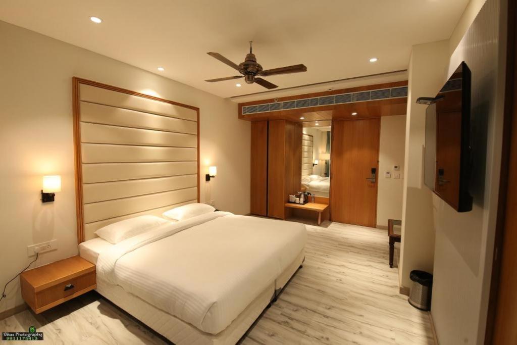 The Central View Faridabad Exterior photo